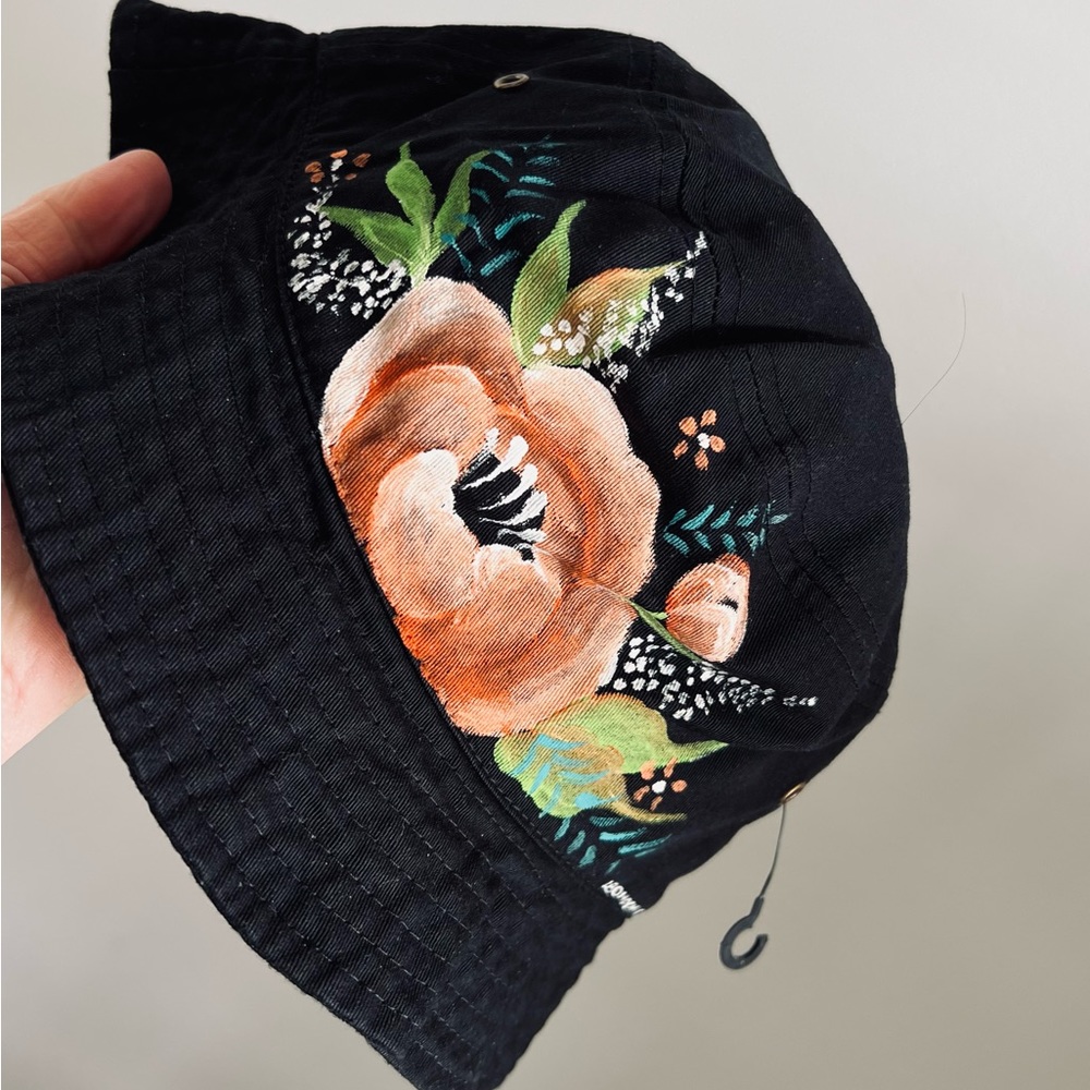 L’Boho Chic Hand Painted Floral Bucket Hat S/M NEW
